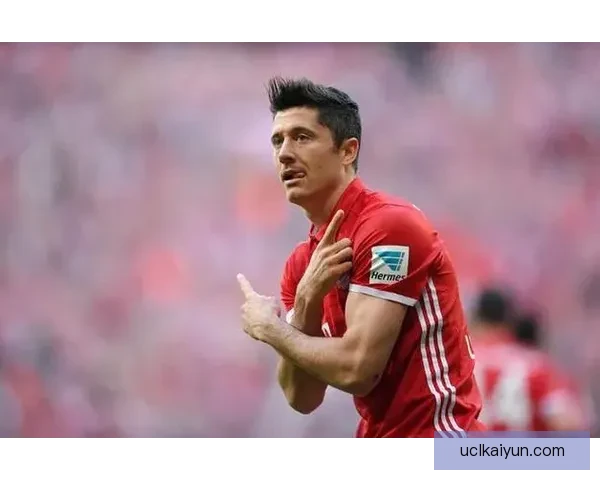 莱万多夫斯基达成出场里程碑，状态持续稳定备受关注